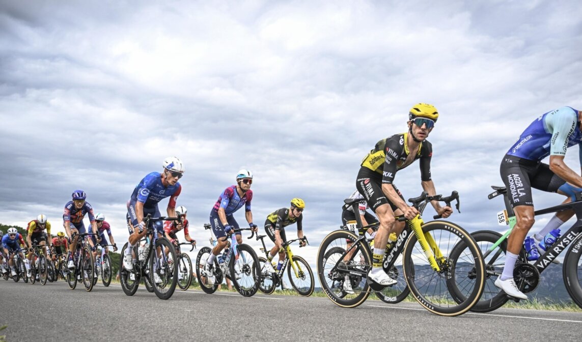 Team Visma | Lease a Bike komt zeventiende Tour-etappe zonder kleerscheuren door