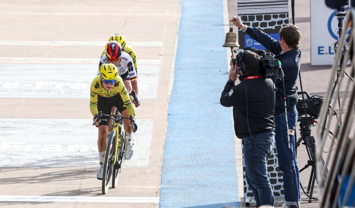 Sterk teamwerk bezorgt Vos en Ferrand-Prévot podium in Parijs-Roubaix Femmes