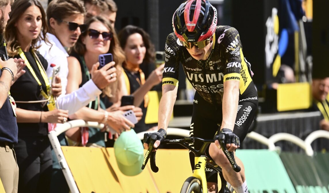 Vingegaard knokt zich naar tweede plaats in loodzware bergetappe Tour de France
