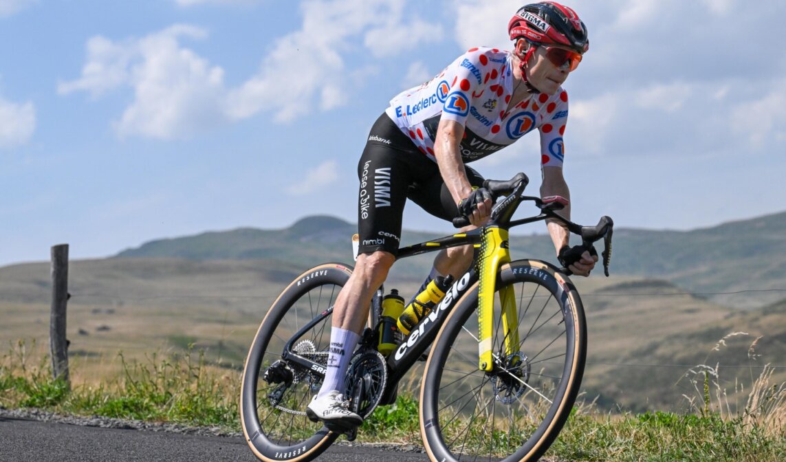 Vingegaard knokt zich naar zevende plaats in lastige tiende etappe Tour de France