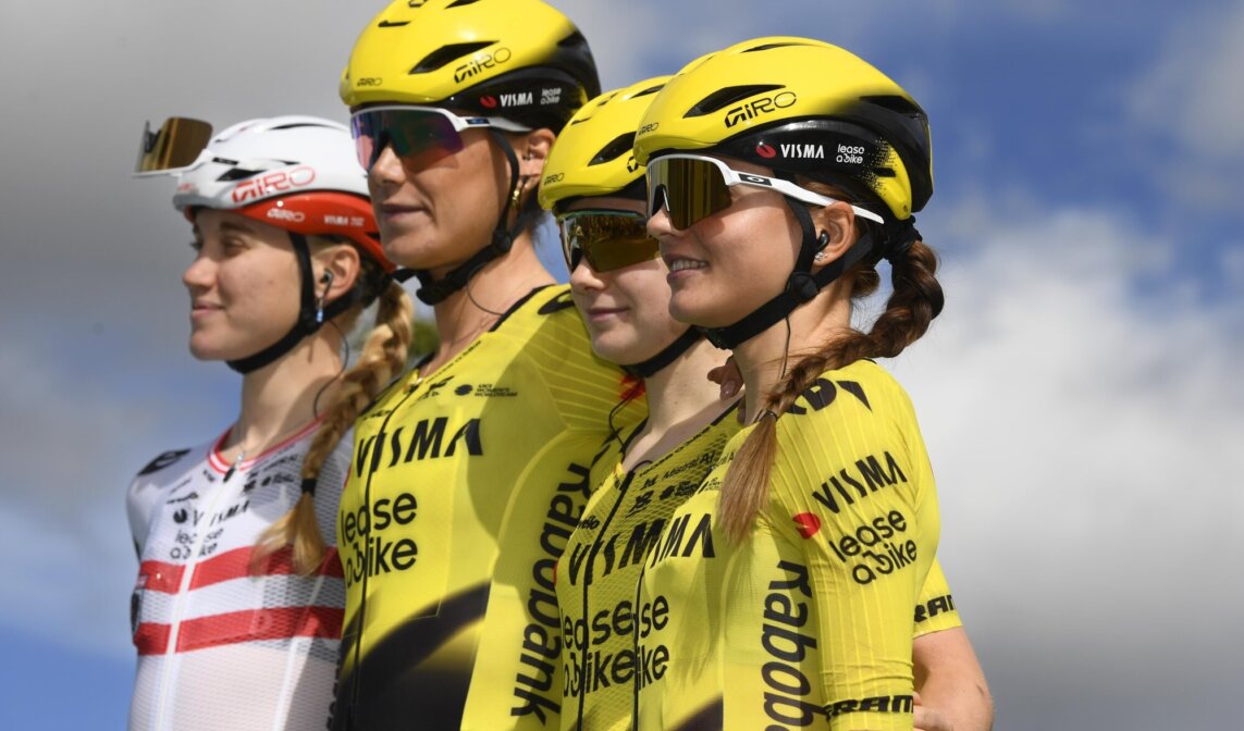 Van Dam battles to fourth place despite crash in Pointe du Raz Ladies Classic