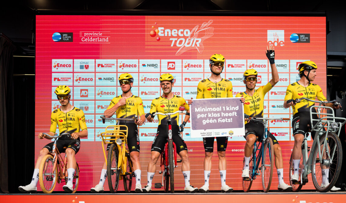 Renners van Team Visma | Lease a Bike schenken prijzengeld van de Eneco Tour aan ‘Ieder kind een fiets’