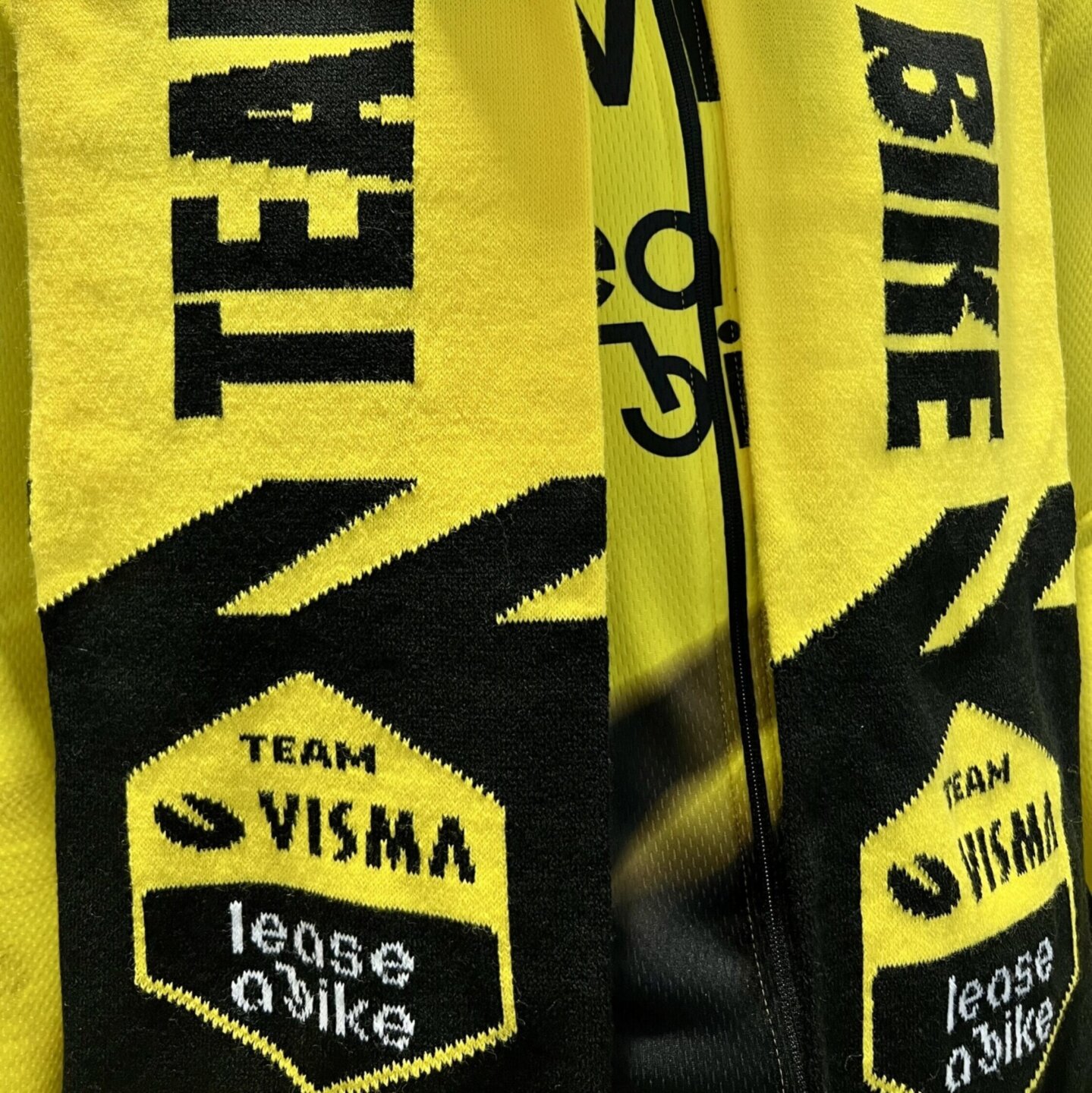 Sjaal - Go Bees - Team Visma | Lease a Bike