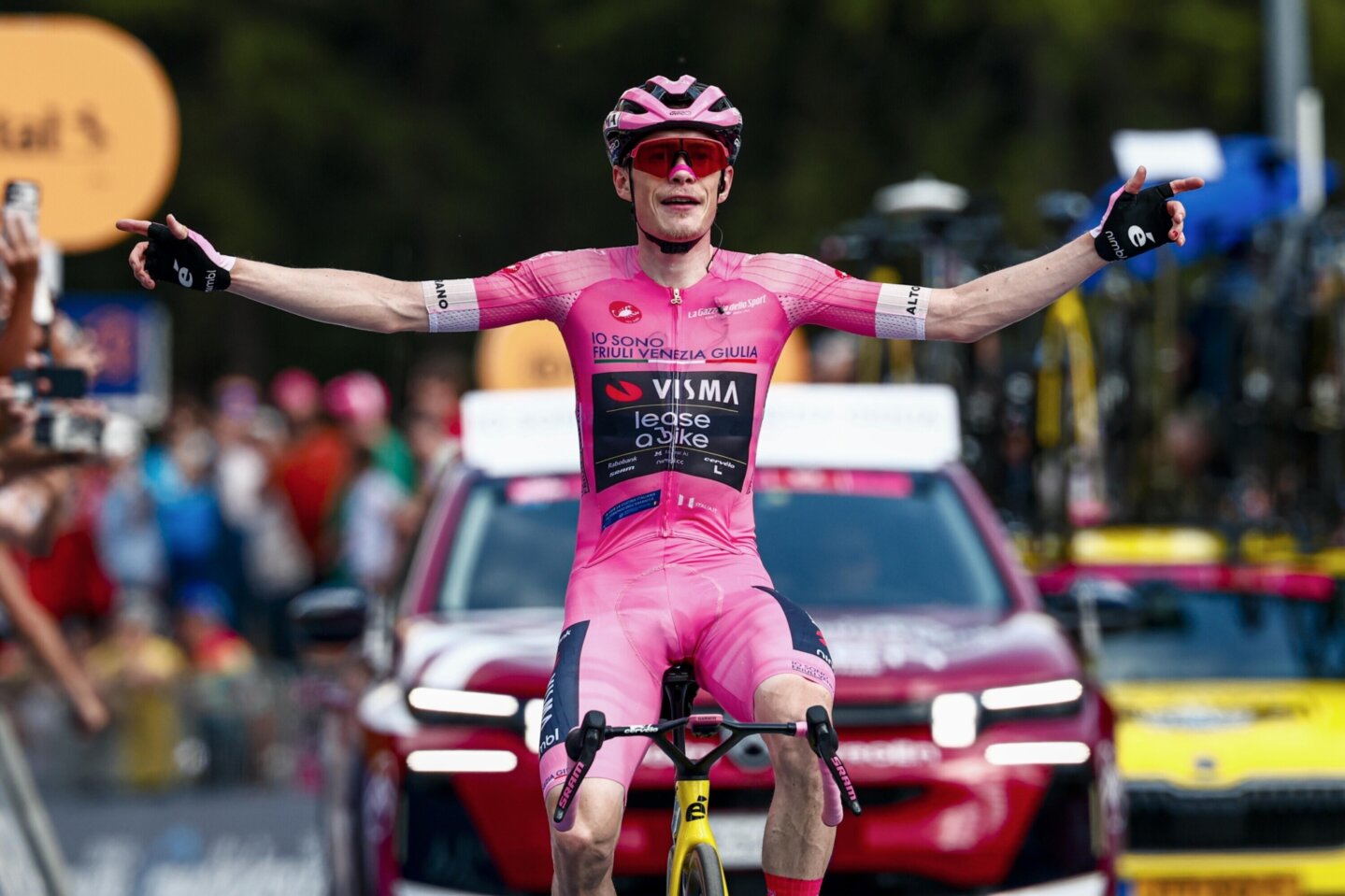Pink jersey Giro d'Italia 2026 - Team Visma | Lease a Bike