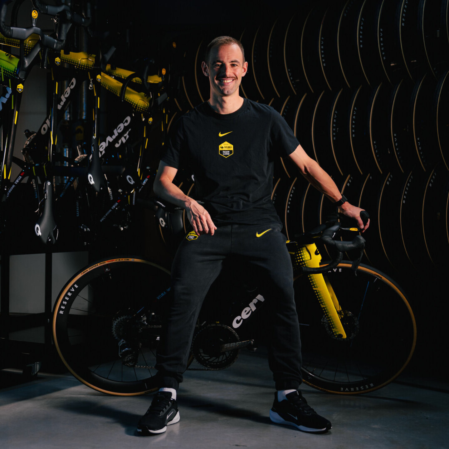 Nike training pants men - Team Visma | Lease a Bike