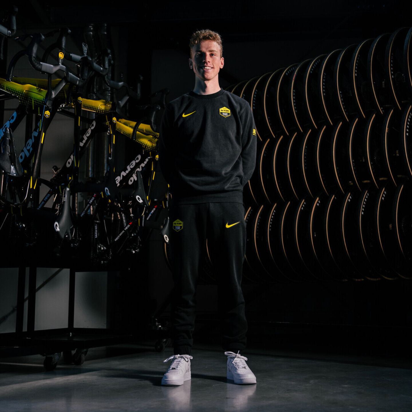 Nike training pants men - Team Visma | Lease a Bike