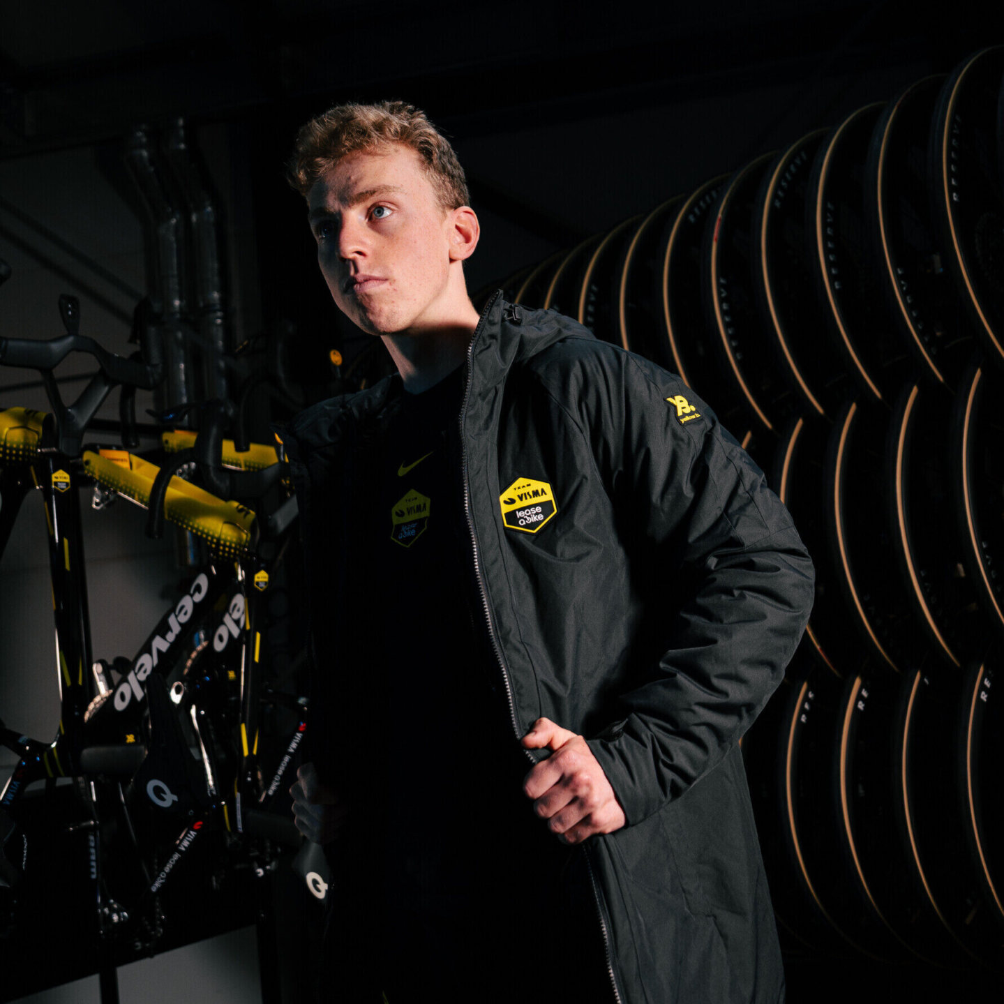 Nike winter jacket unisex - Team Visma | Lease a Bike