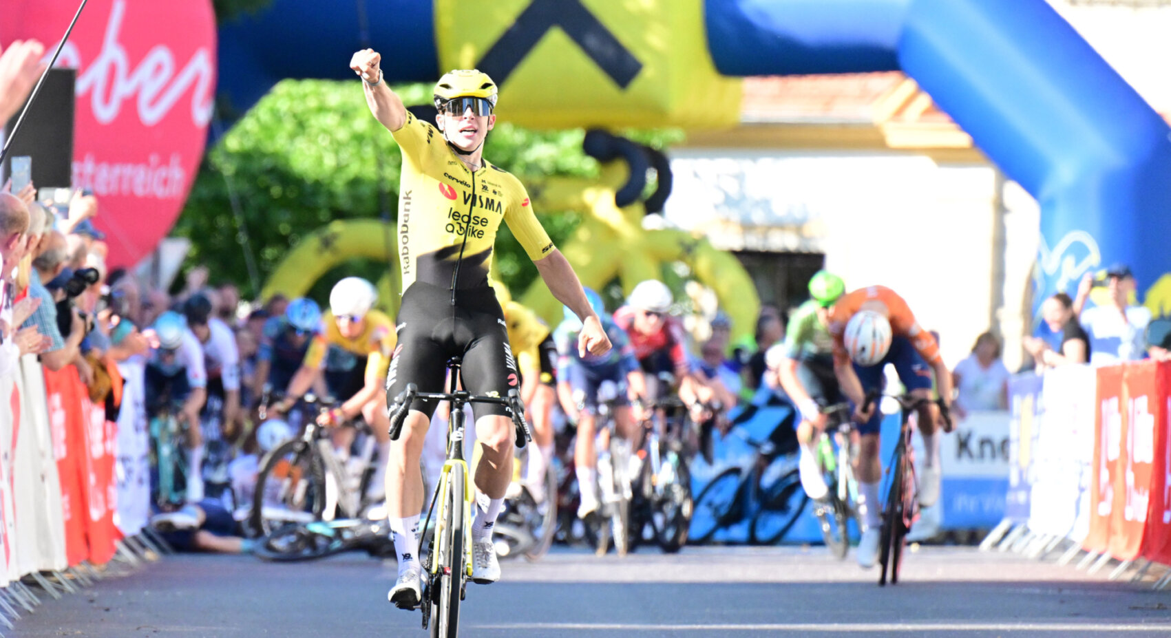 Hobbs bezorgt Team Visma | Lease a Bike Development ritwinst na hectische finale in Oostenrijk			© Reinhard Eisenbauer
	