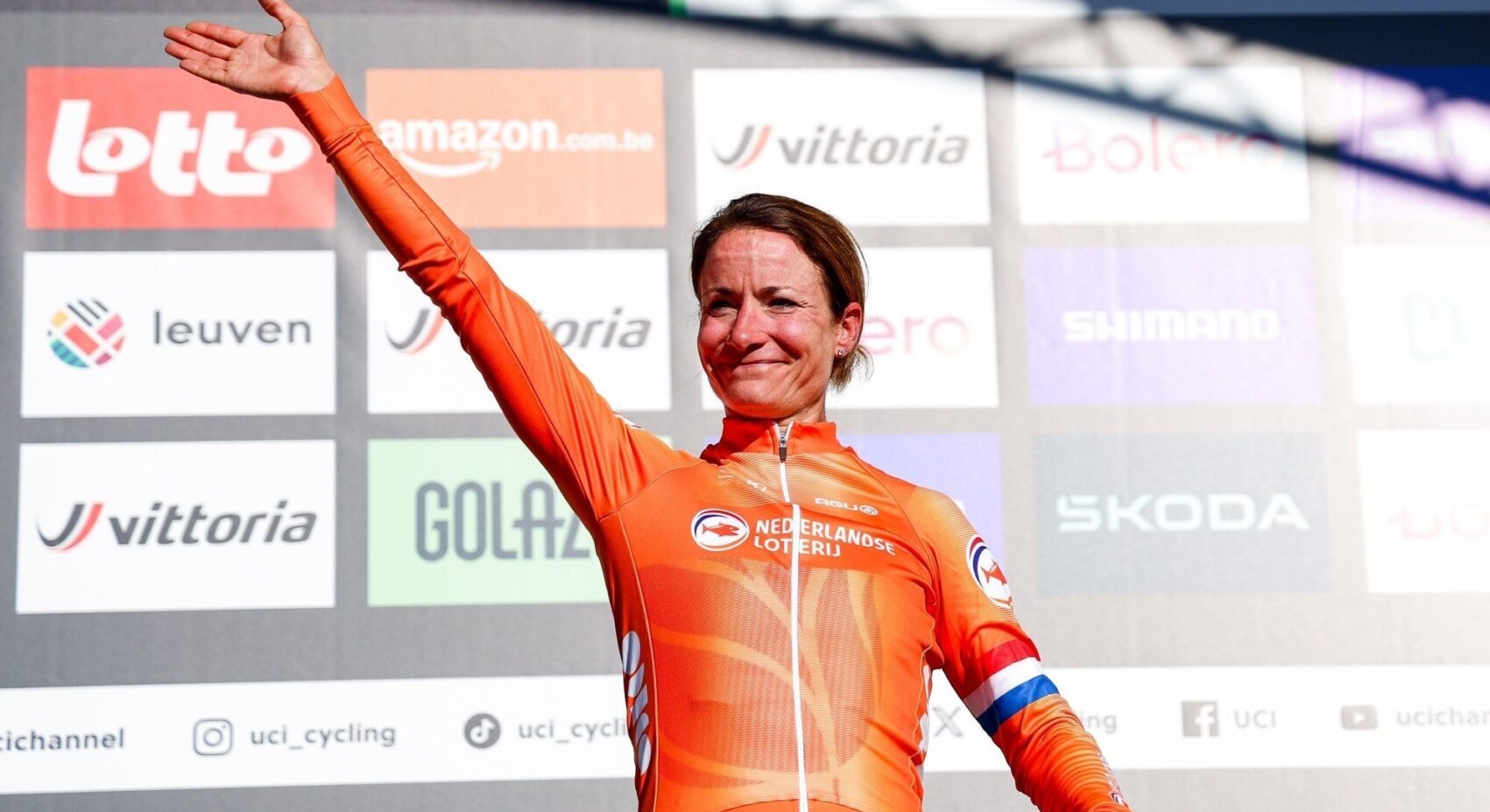 Vos sprint naar zilveren medaille op wereldkampioenschap gravel	