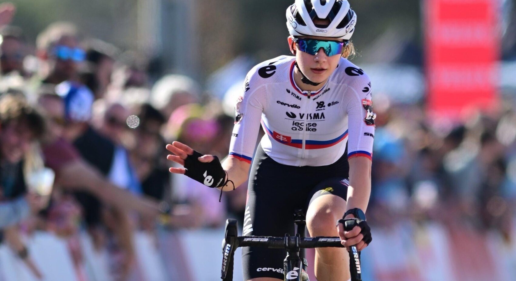 Dominant Chladoňová reclaims national cyclo-cross title	