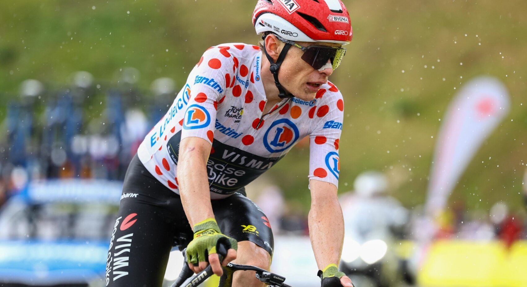 Vingegaard climbs to second place on La Plagne	