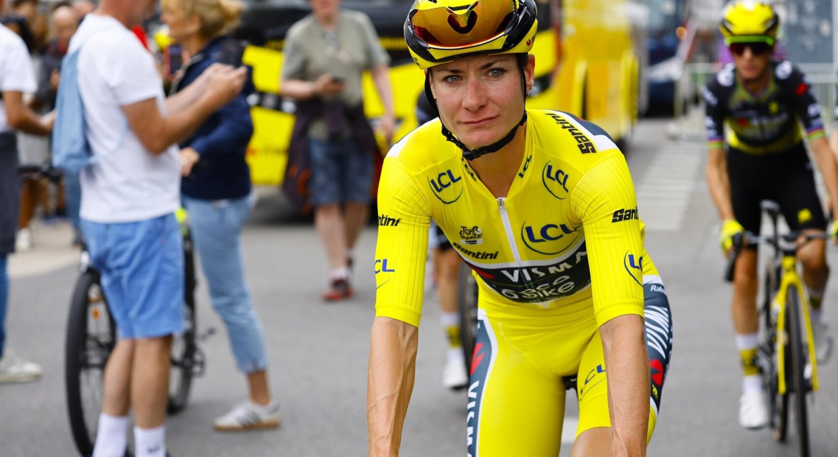 Vos sprint naar vijfde plek, maar raakt leiderstrui kwijt in tweede etappe Tour de France Femmes	