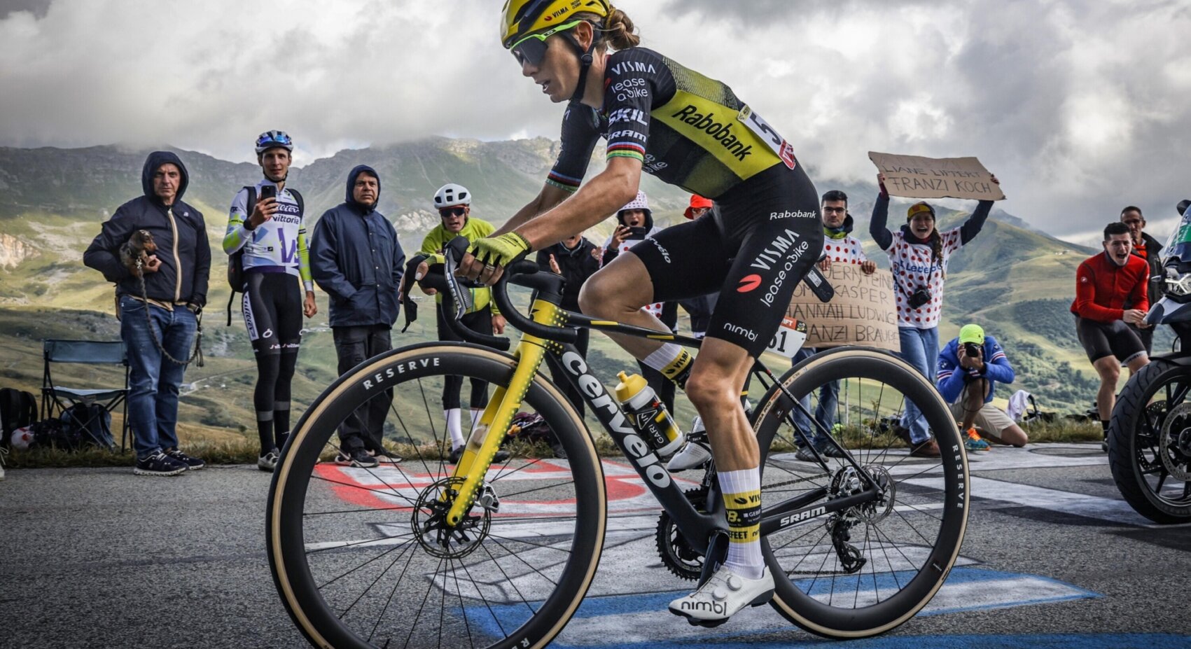 Ferrand-Prévot and Vos return to action in the famous hills of Brittany	