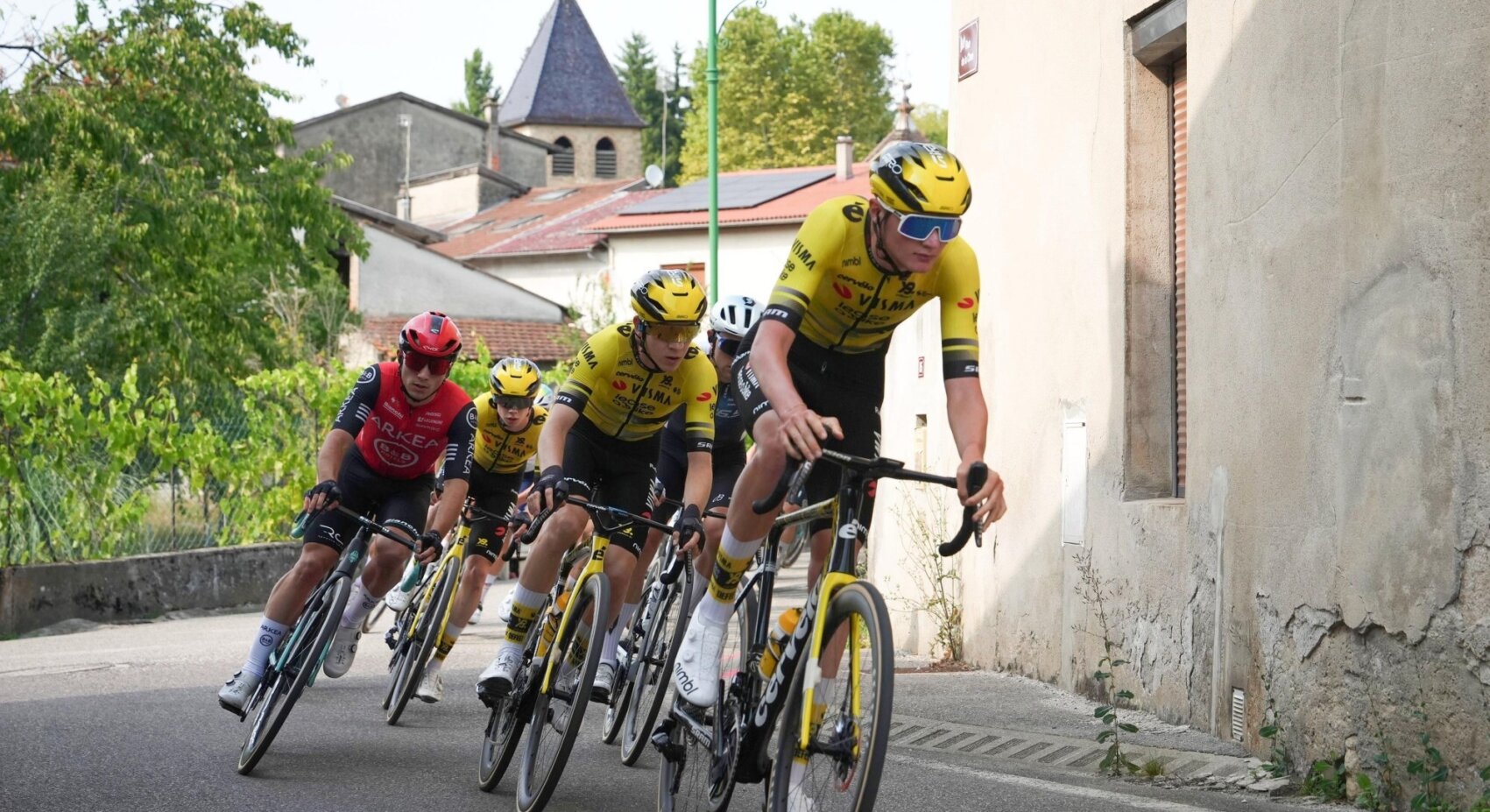 Strong team performance by Team Visma | Lease a Bike in first stage of Tour de l’Ain	