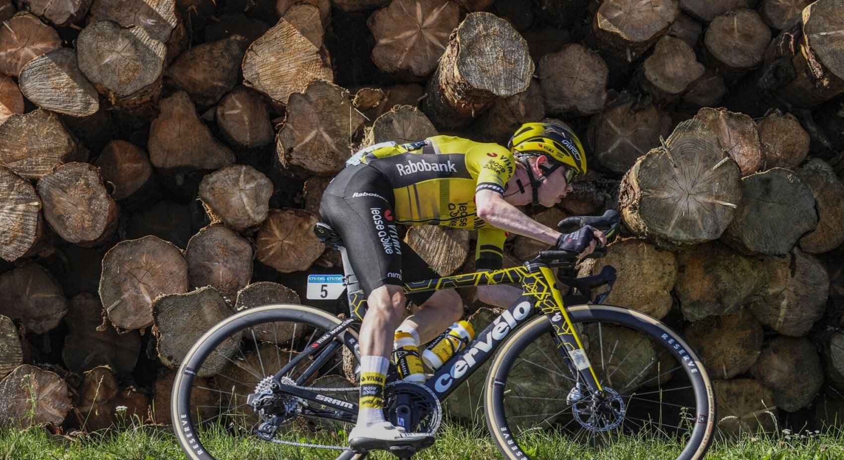 Team Visma | Lease a Bike talents prepare for the future in Tour de l’Avenir	
