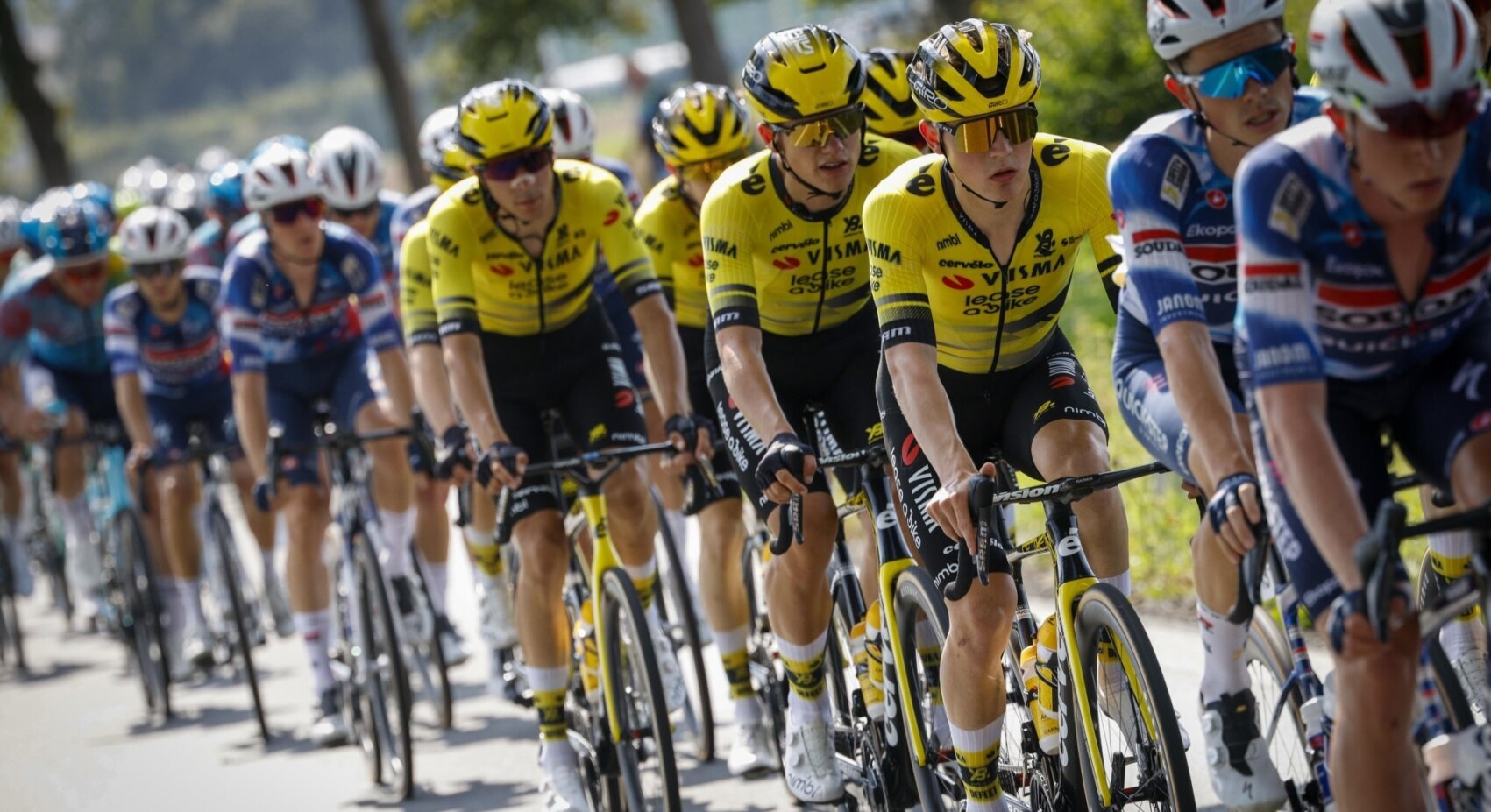 Young Team Visma | Lease a Bike squad gets through Czech Tour opener safely	