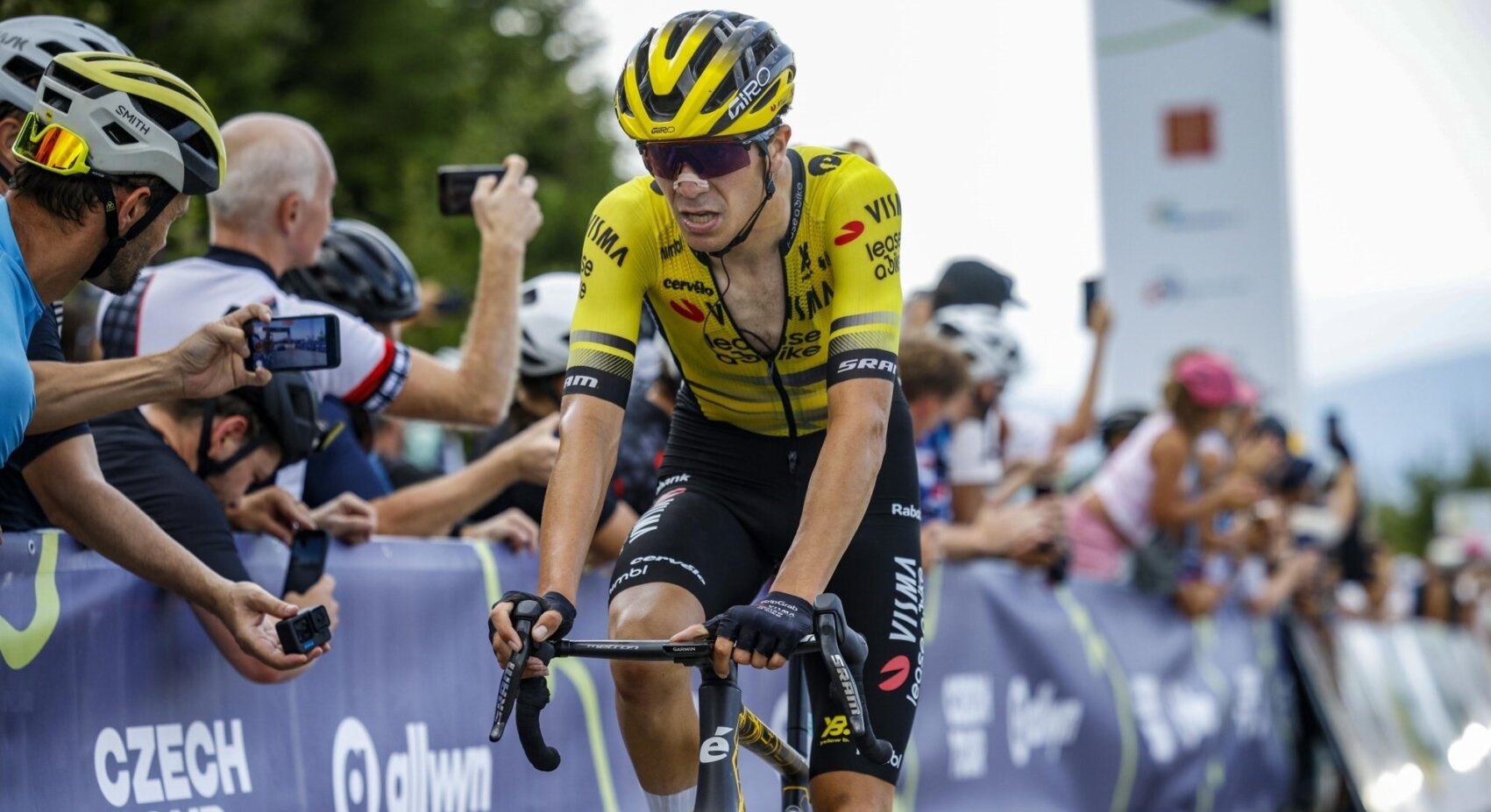 Sterke Uijtdebroeks grijpt net naast ritzege in tweede etappe Czech Tour	