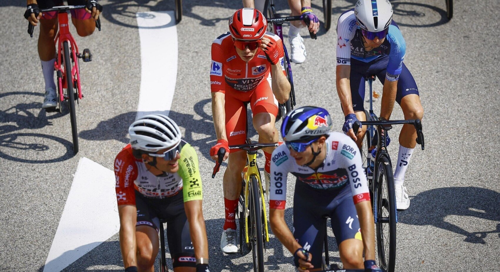 Smooth fourth stage in Vuelta a España, Vingegaard hands over red jersey	
