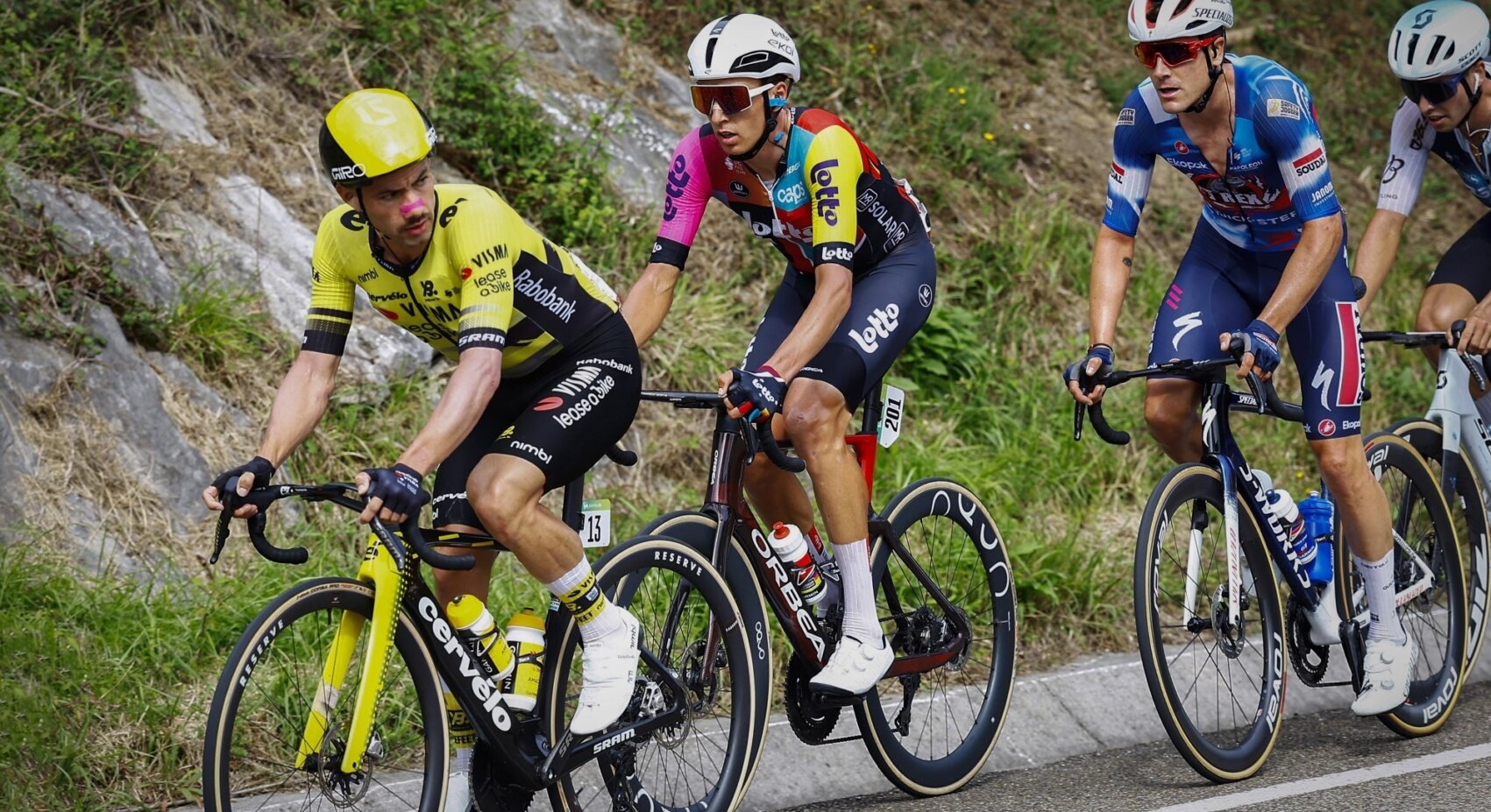 Campenaerts fourth after day in the breakaway in twelfth stage Vuelta a España	