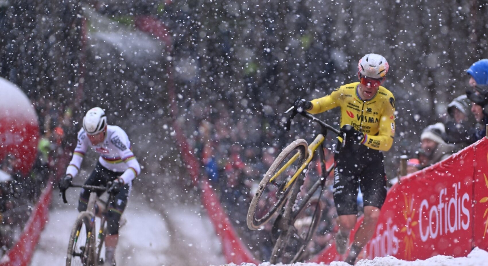 Van Aert crash overshadows thrilling duel at Exact Cross Mol	