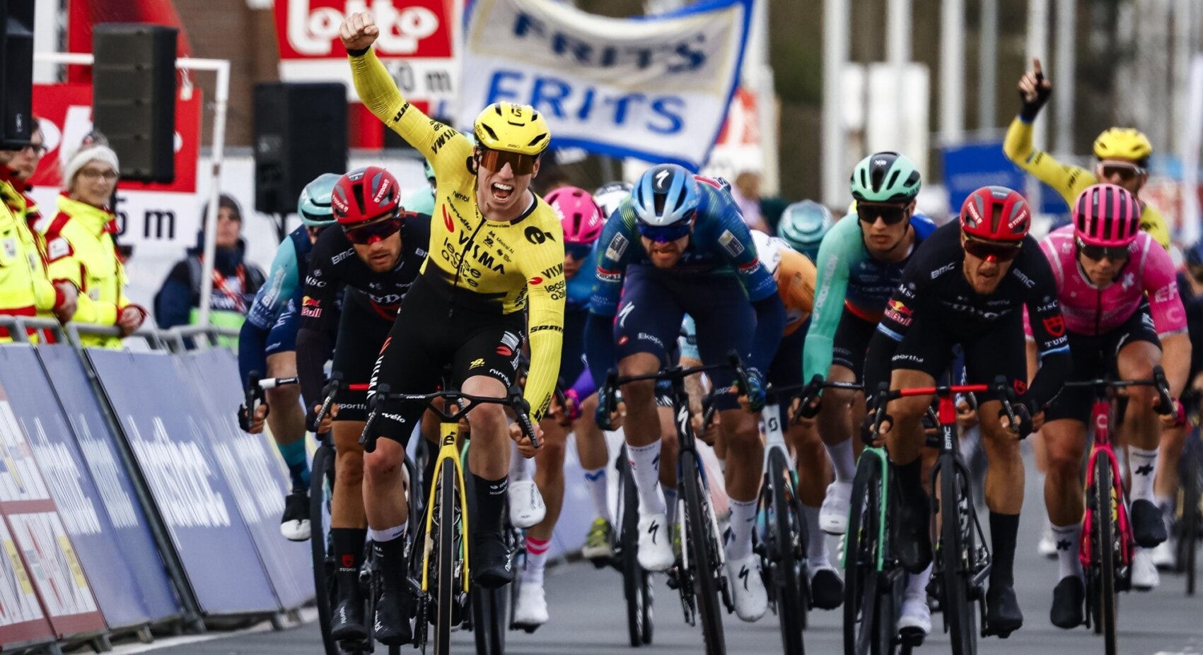 Indrukwekkende Brennan sprint overtuigend naar zege in Kuurne-Brussel-Kuurne	