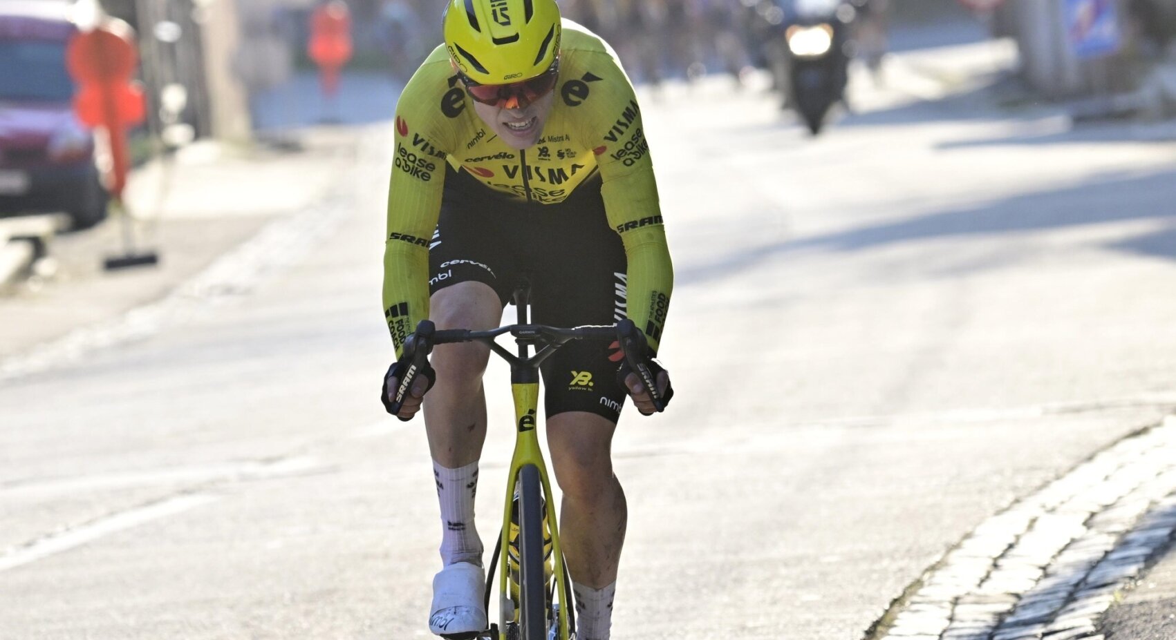 Hagenes strandt in zicht van de haven, Van Aert maakt seizoensdebuut in Ename Samyn Classic	