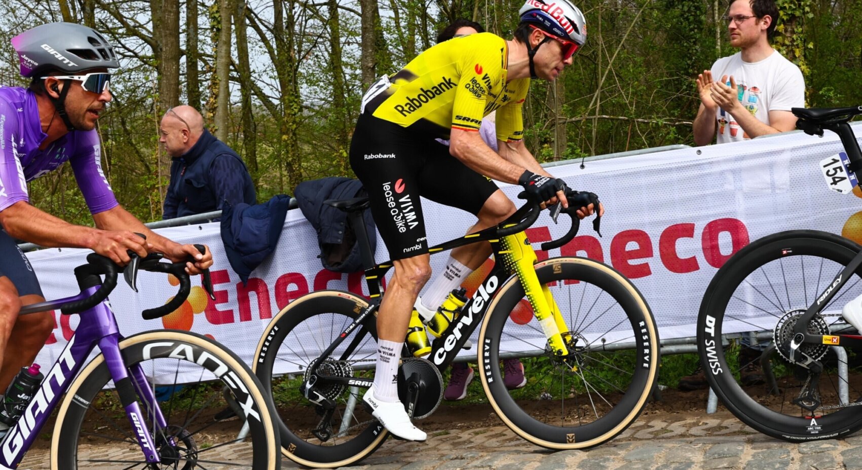 Liveblog Dwars door Vlaanderen: second place for Wout after nerve-wracking finale