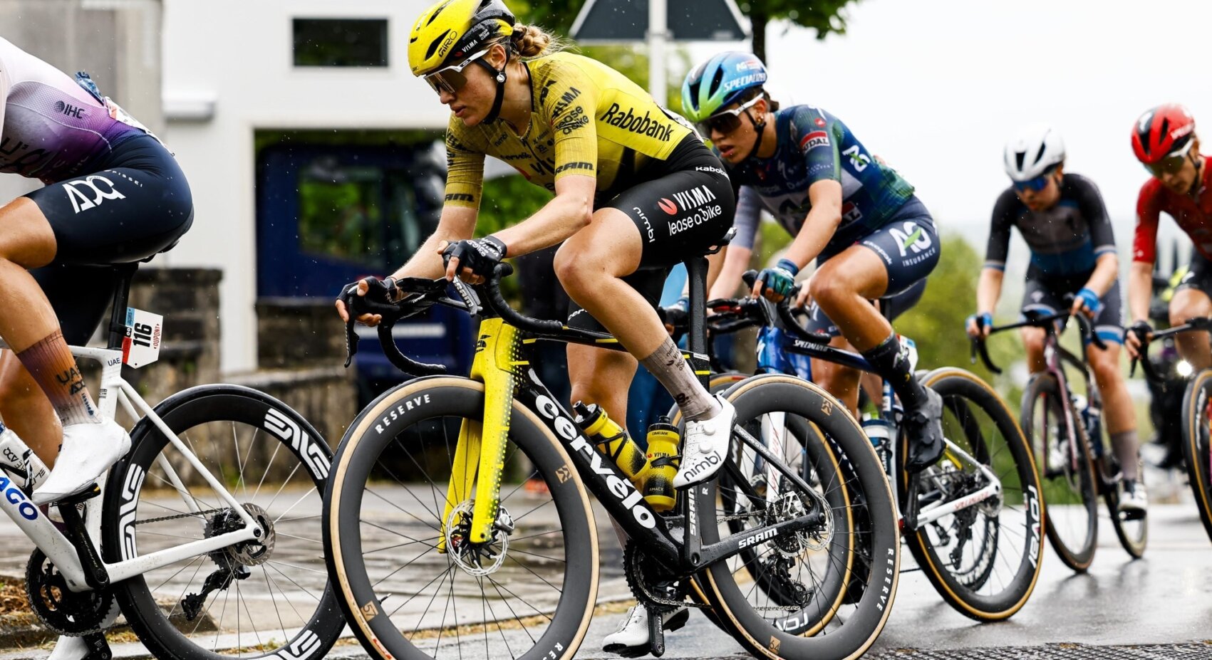 Sadnik attacks and finishes fifth at the Festival Elsy Jacobs	
