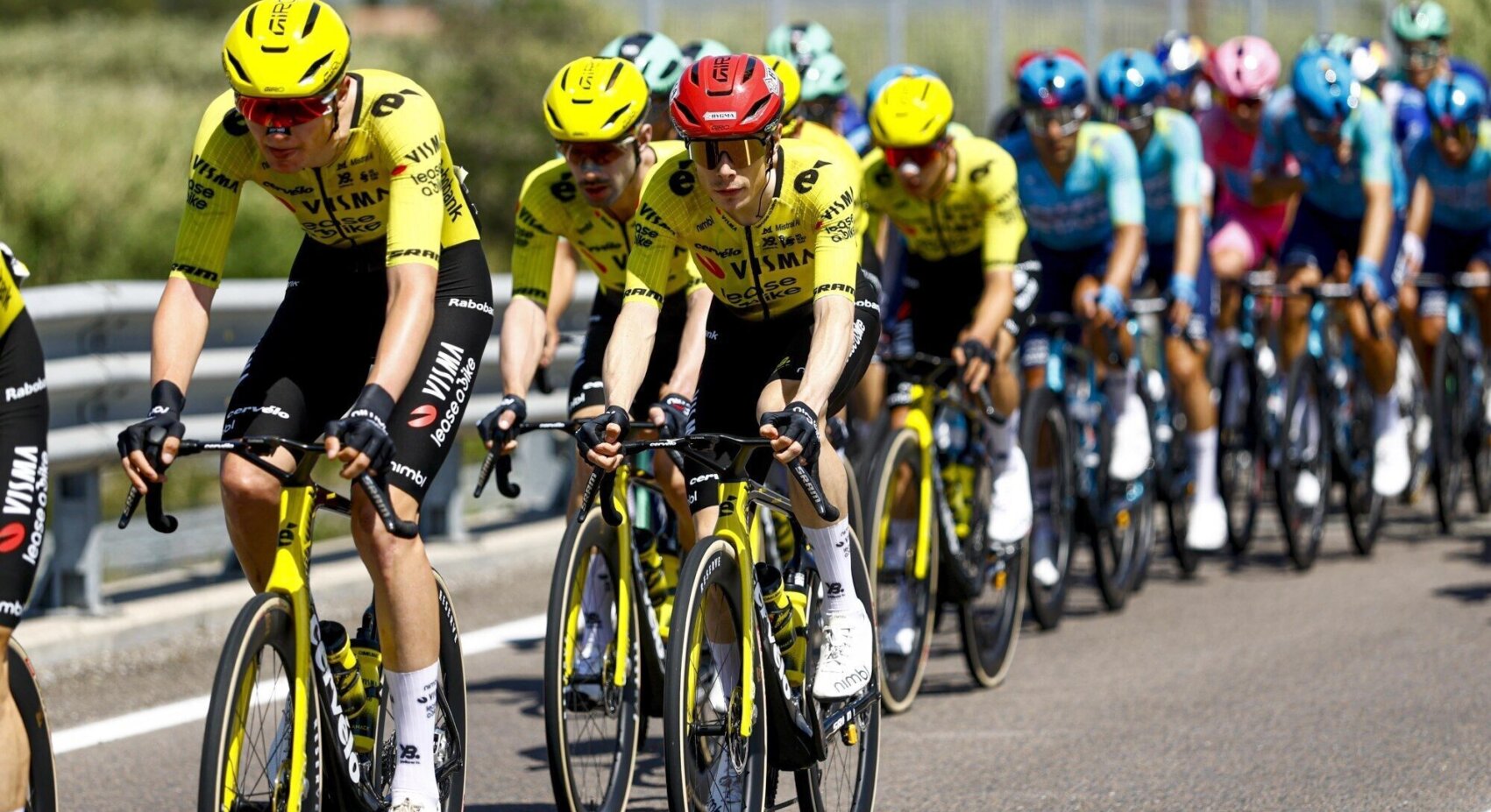 Team Visma | Lease a Bike comes through first Giro d’Italia stage on Italian soil without problems
