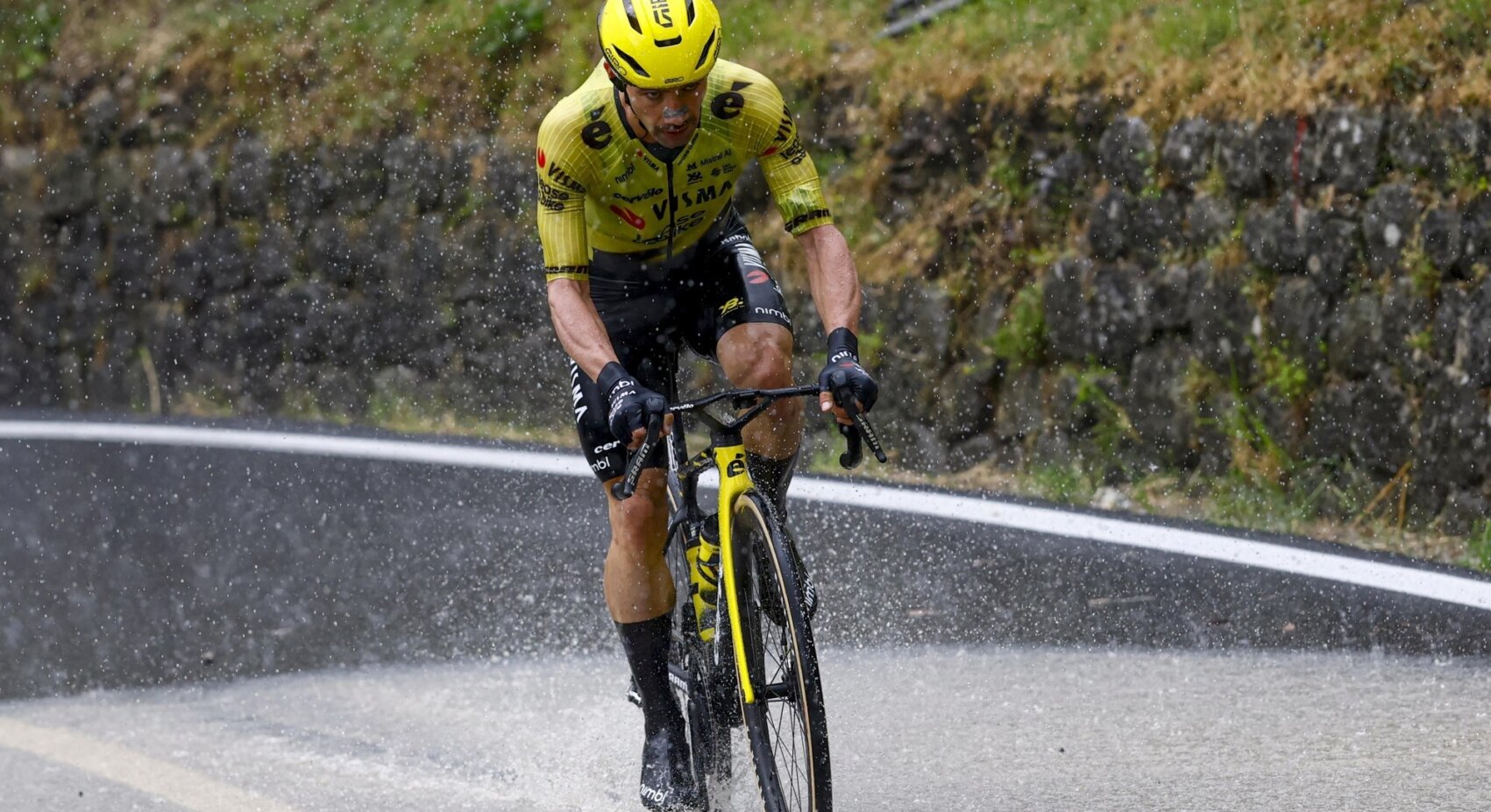Team Visma | Lease a Bike safely comes through rainy fifth stage of the Giro d’Italia