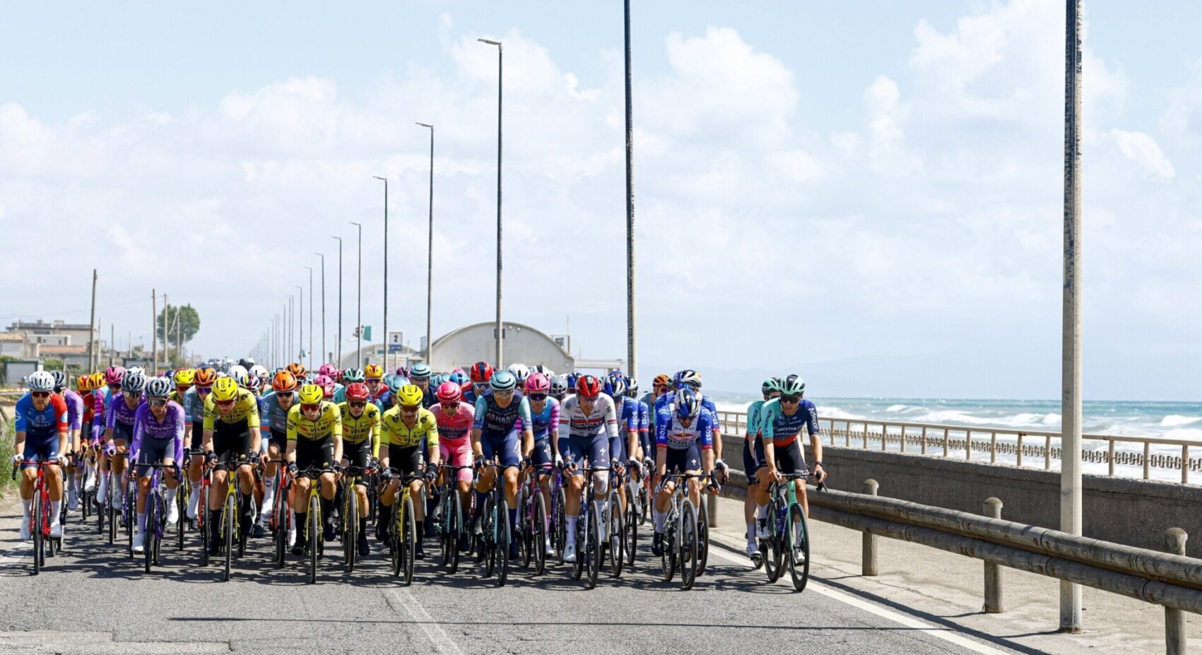 Team Visma | Lease a Bike gets through stage six of the Giro d’Italia safely after chaotic sprint in Naples