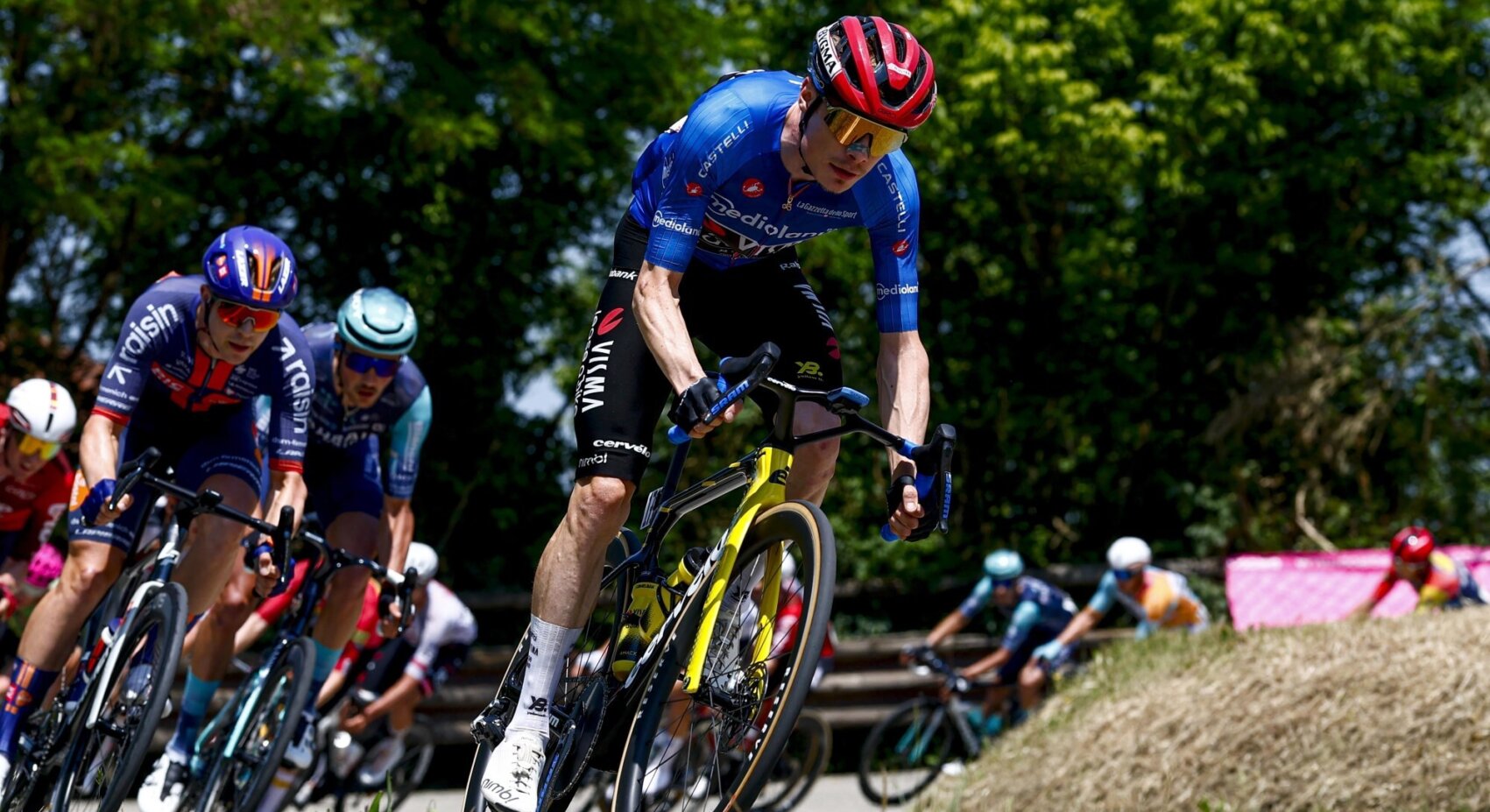 Team Visma | Lease a Bike watches breakaway battle for stage win in Giro d’Italia