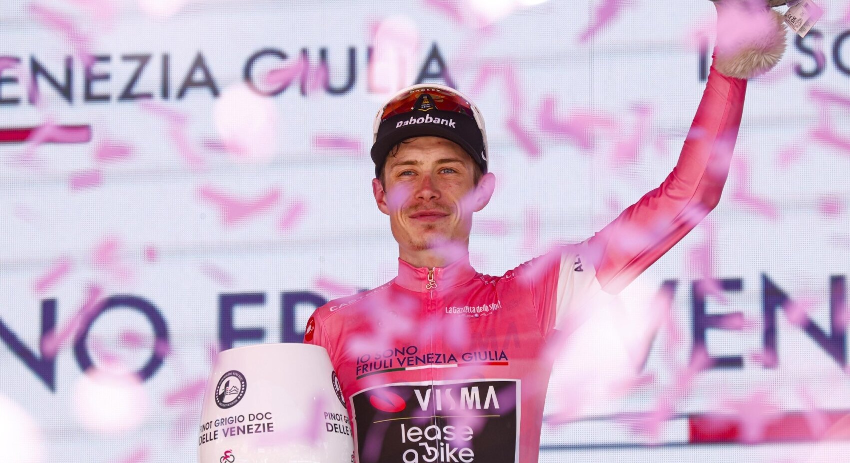 Vingegaard wins stage fourteen of the Giro d’Italia and takes overall race lead after strong team performance