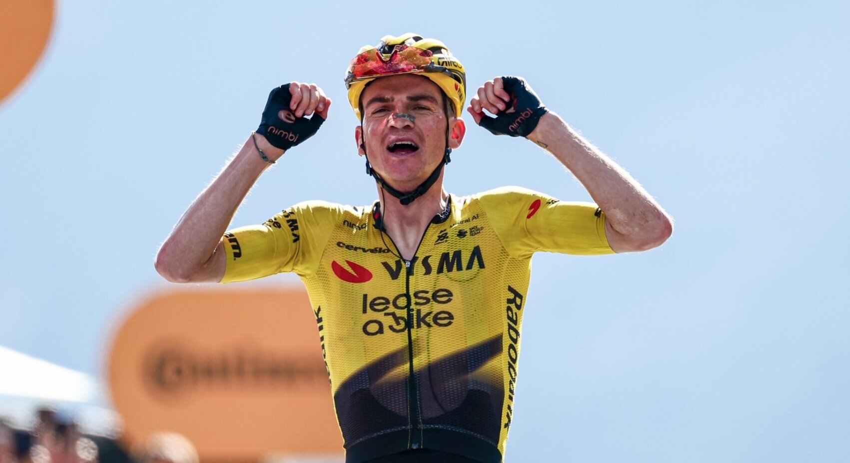 Kuss imponeert met zege in koninginnenrit Giro d’Italia en voltooit trilogie