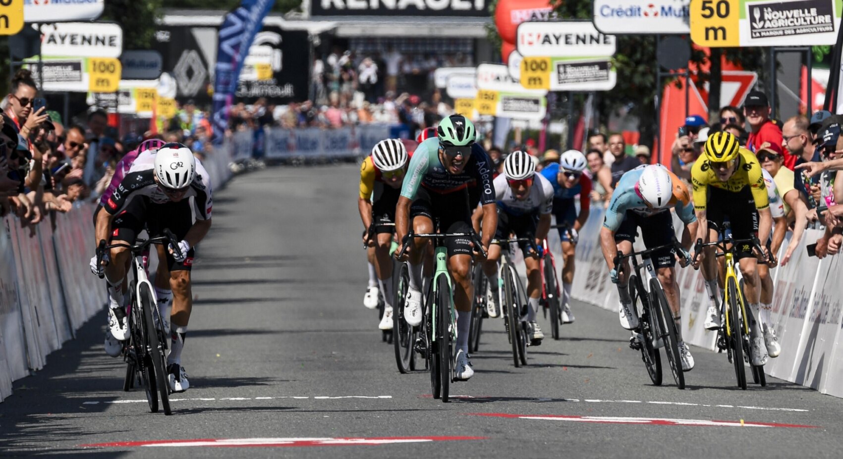 Barré sterk zesde in zware koninginnenrit Boucles de la Mayenne