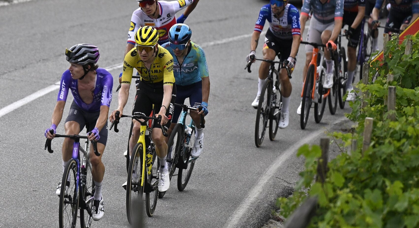 Kelderman laat sterke indruk achter in eerste etappe Ronde van Zwitserland