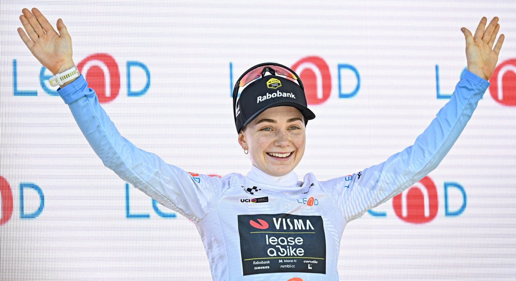 Knappe tweede plaats voor Van Dam in tweede etappe Tour de Suisse Women, De Vries raakt leiderstrui kwijt