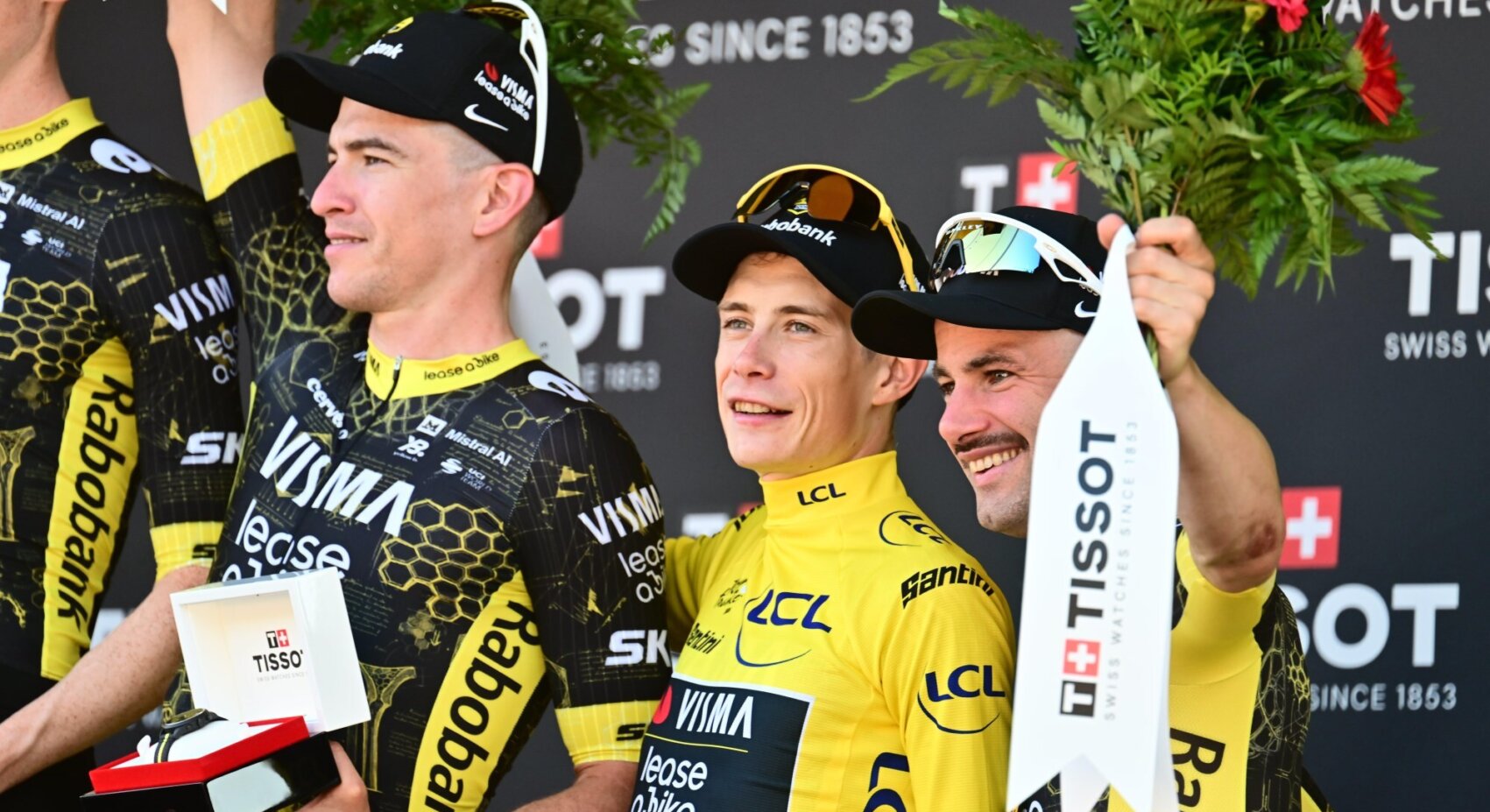 Team Visma | Lease a Bike storms to victory in Tour de France team time trial, Vingegaard claims yellow jersey	