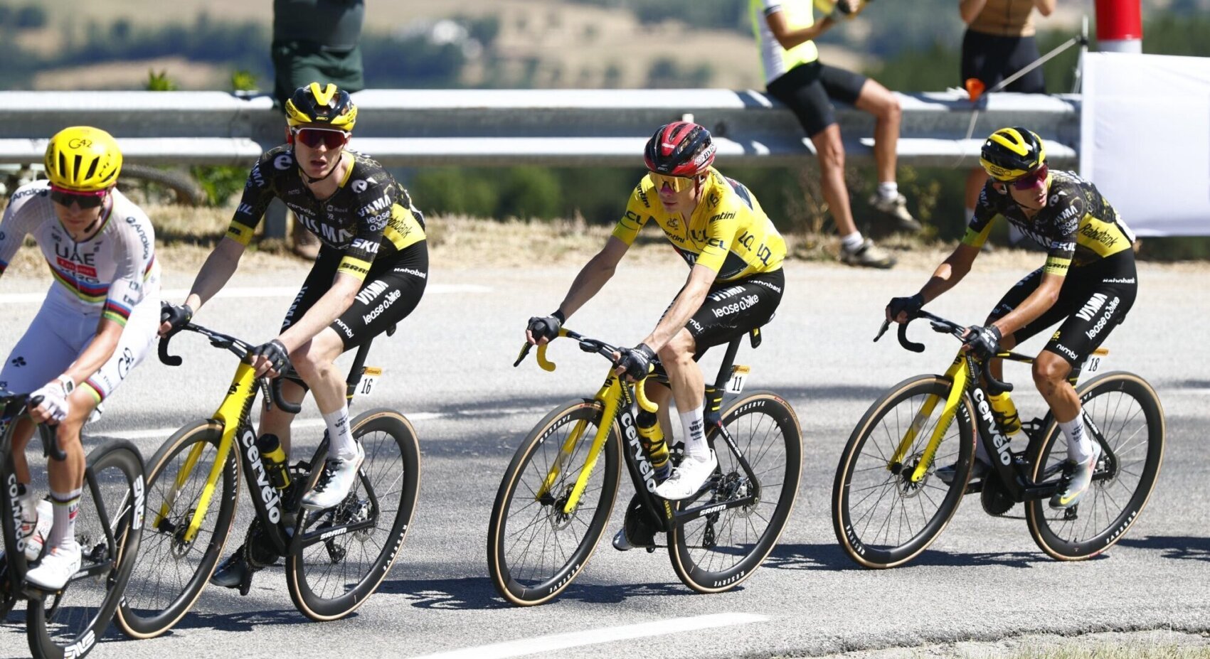 Strong Vingegaard finishes second in third stage Tour de France