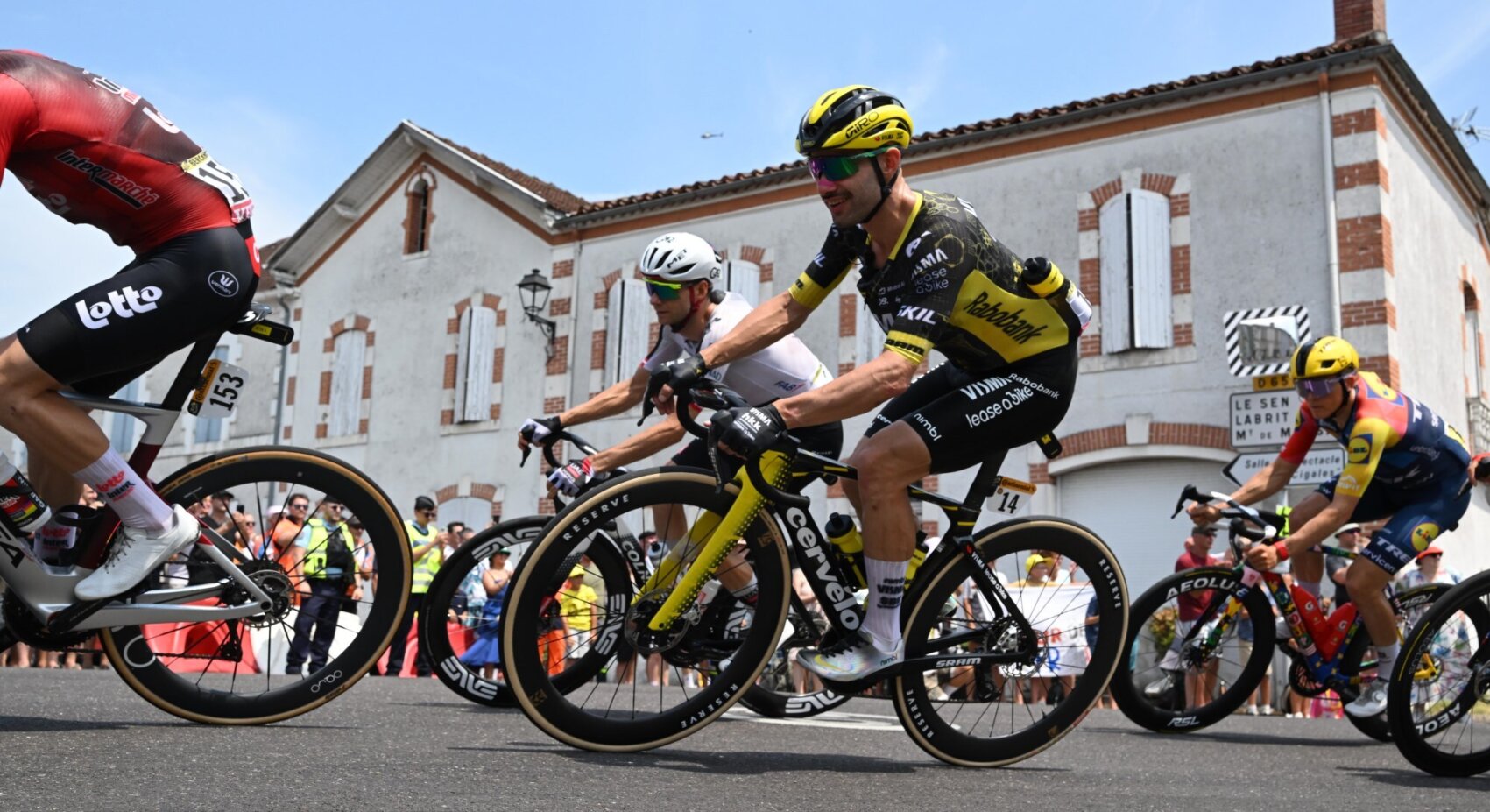 Team Visma | Lease a Bike safely through seventh Tour de France stage