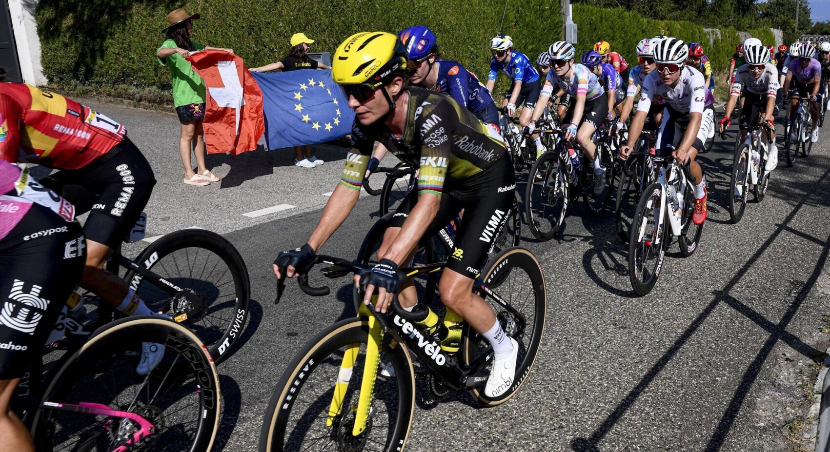 Vos sprint naar derde plaats in tweede etappe Tour de France Femmes