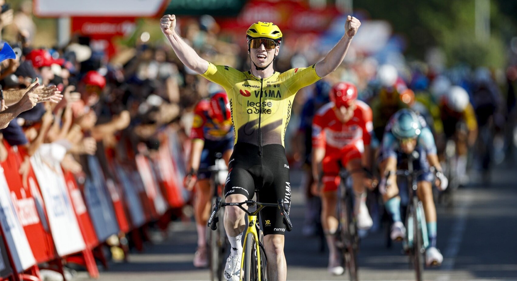 Oppermachtige Brennan bekroont sterk ploegenspel met ritzege in Vuelta a España