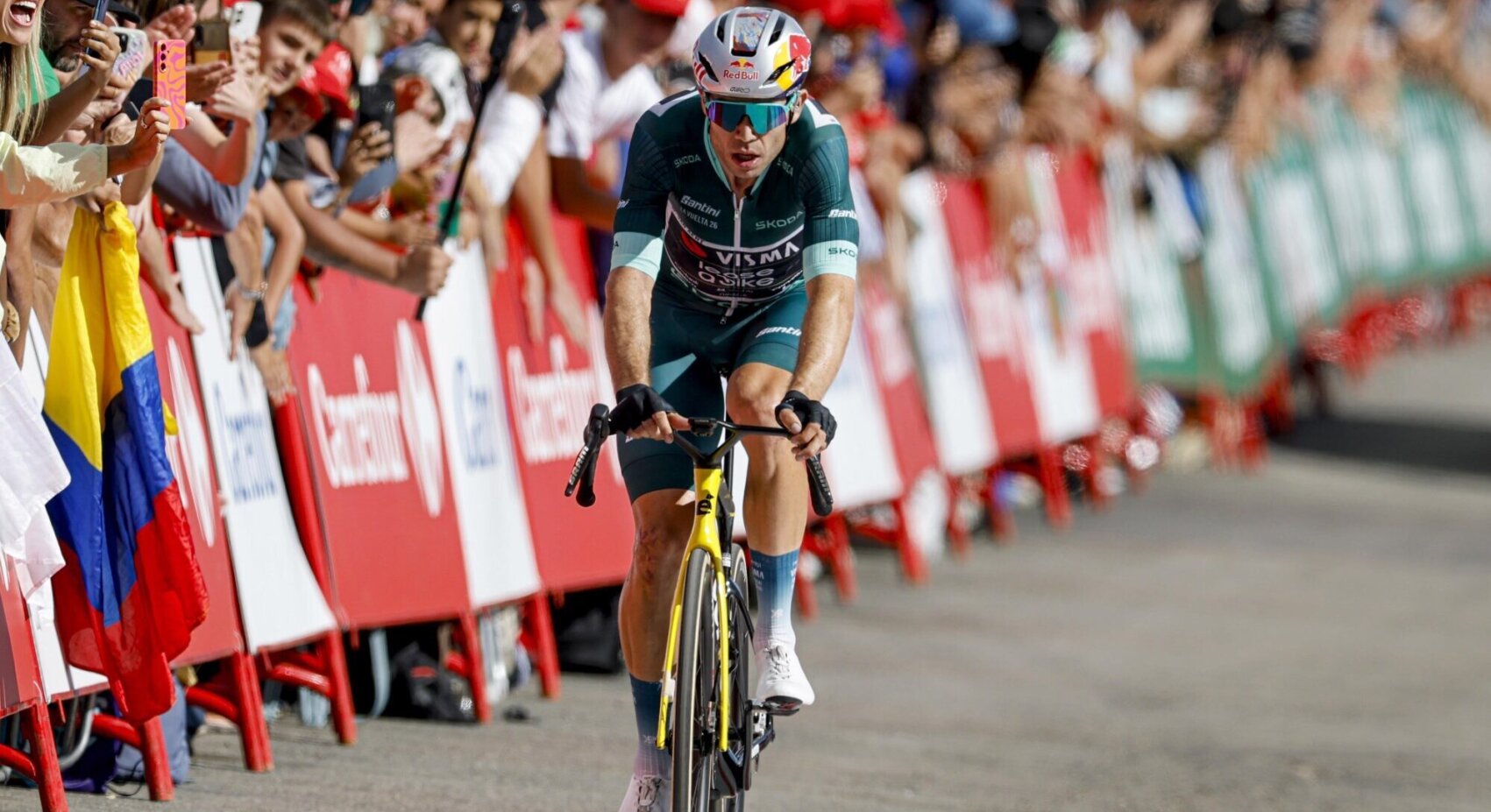 Van Aert klimt naar derde plaats in bergetappe Vuelta a España en leidt puntenklassement