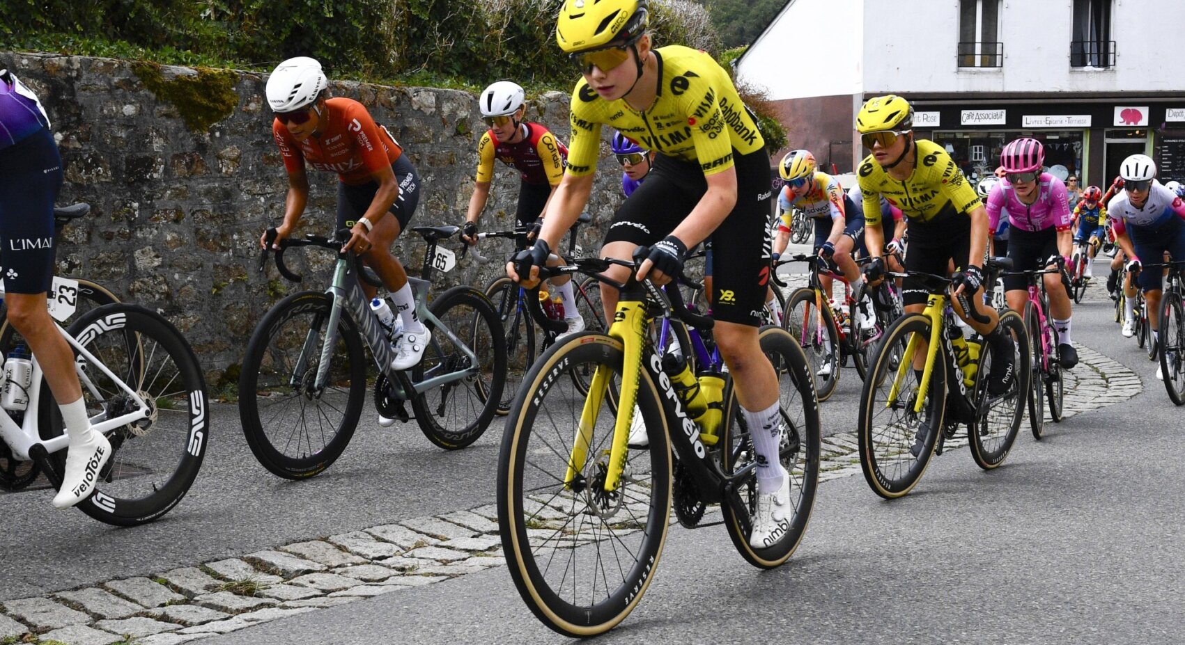 Team Visma | Lease a Bike Women toont aanvallende intenties in Classic Lorient Agglomération	