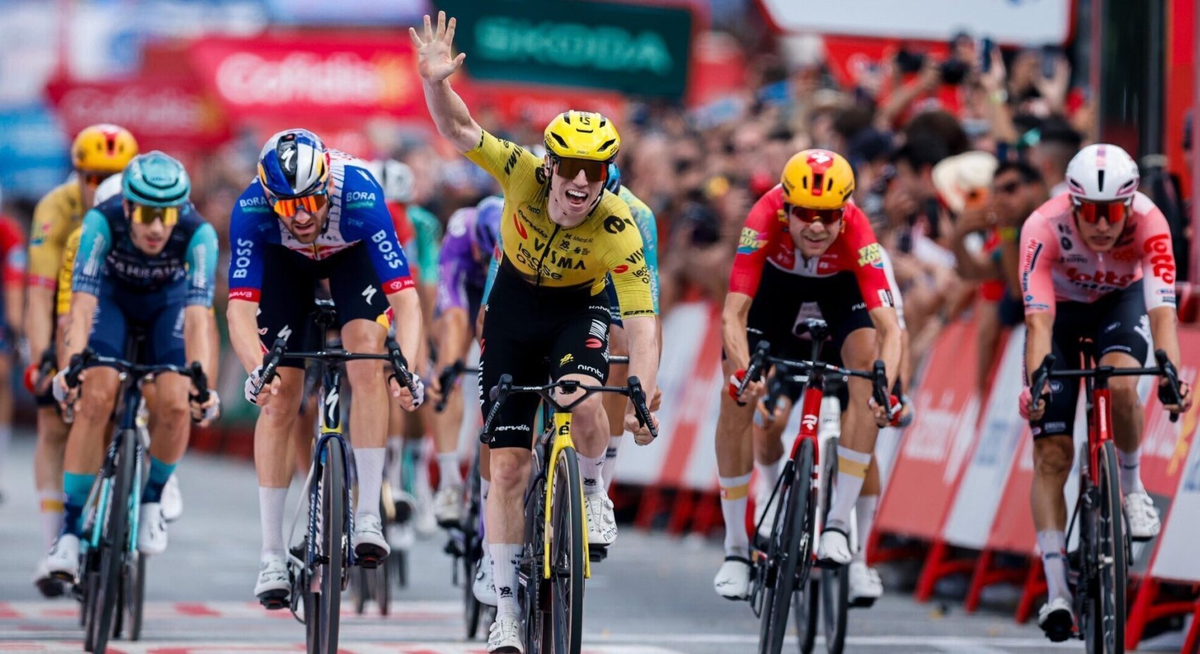 Brennan knalt naar vijfde ritzege in Vuelta a España en mijlpaal Team Visma | Lease a Bike