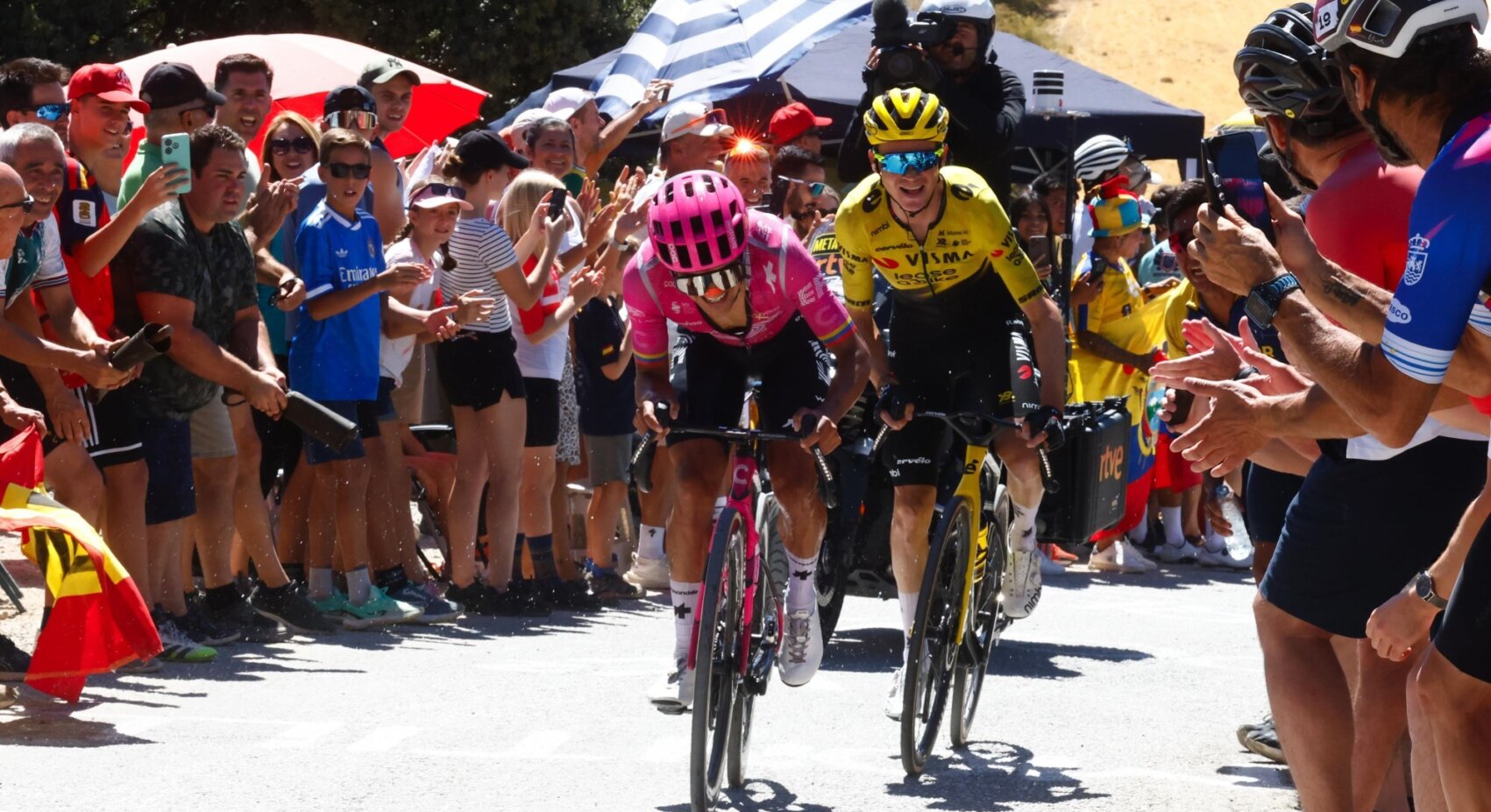 Kuss klimt naar vijfde plek na machtig ploegvertoon in koninginnenrit Vuelta a España
