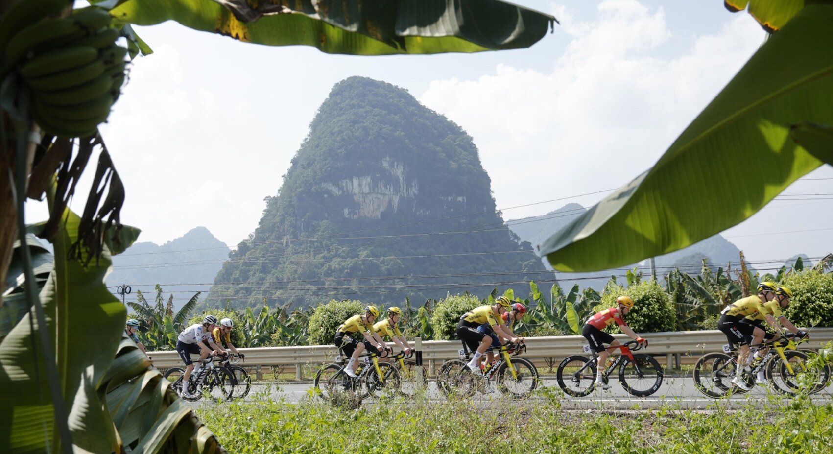 Geen hoofdrol voor Team Visma | Lease a Bike in razendsnelle openingsrit Ronde van Guangxi