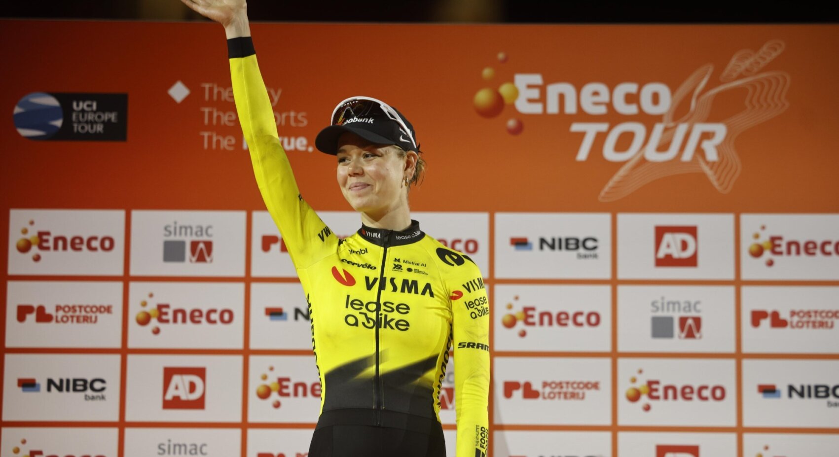 Oppermachtige Nooijen snelt naar zege in openingsproloog Eneco Tour