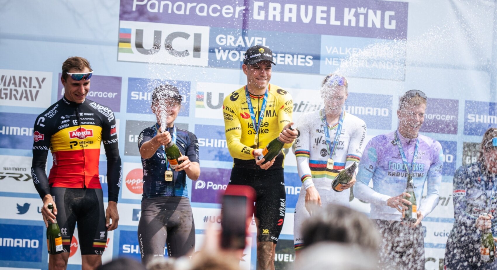 Van Aert solos to victory in Marly Grav Race	