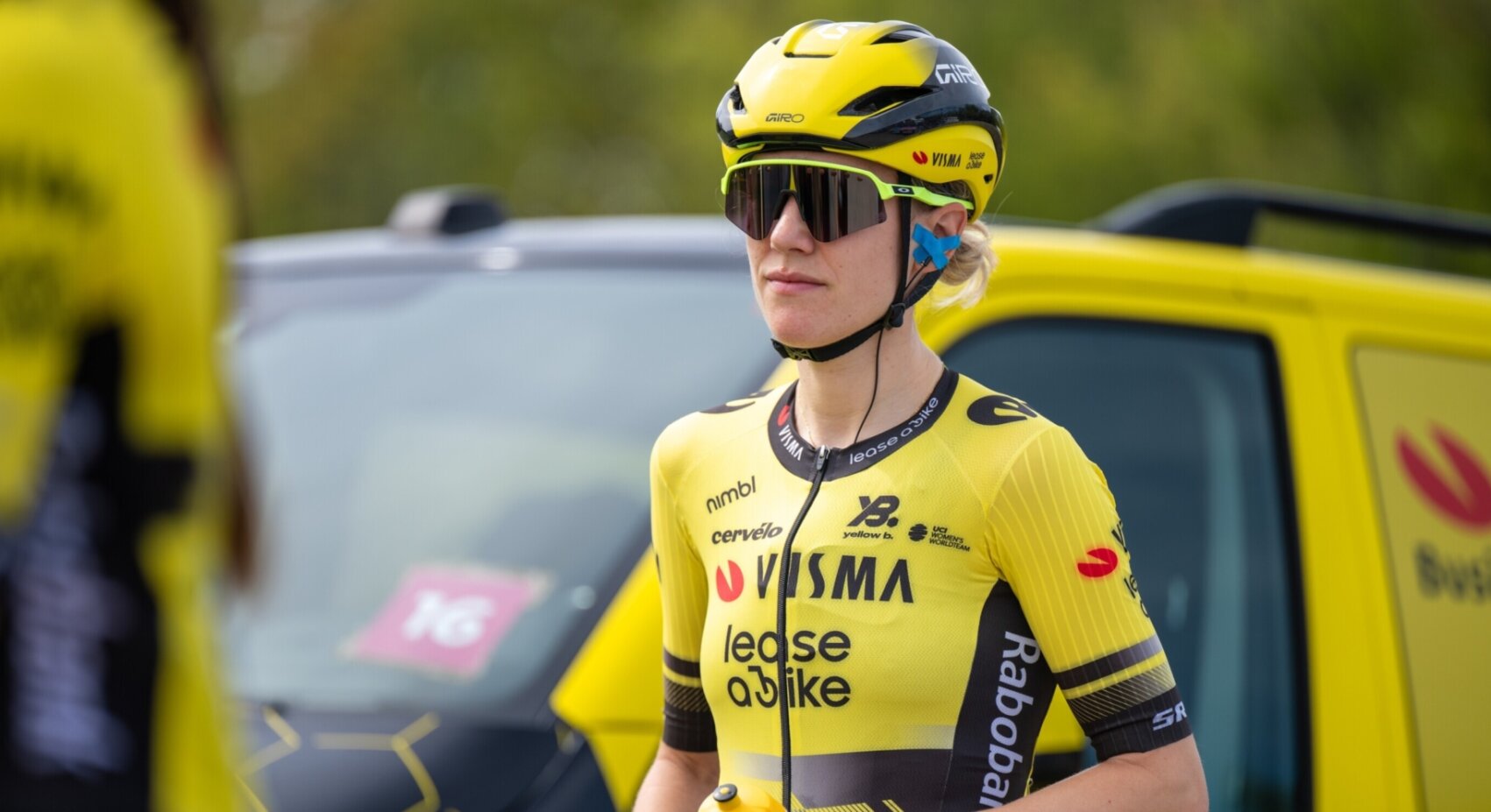 De Vries snelt naar vierde plaats in tijdrit en behoudt derde plek in klassement Tour de l'Ardèche	